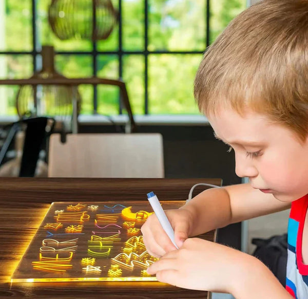 Tablette à Dessin Lumineuse ( 7 Feutres offerts ) CoolTrucs™